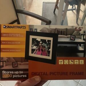 Smartparts 5.6” Digital Picture Frame never used